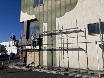 栃木県　足利市　外壁塗装着工開始です。　